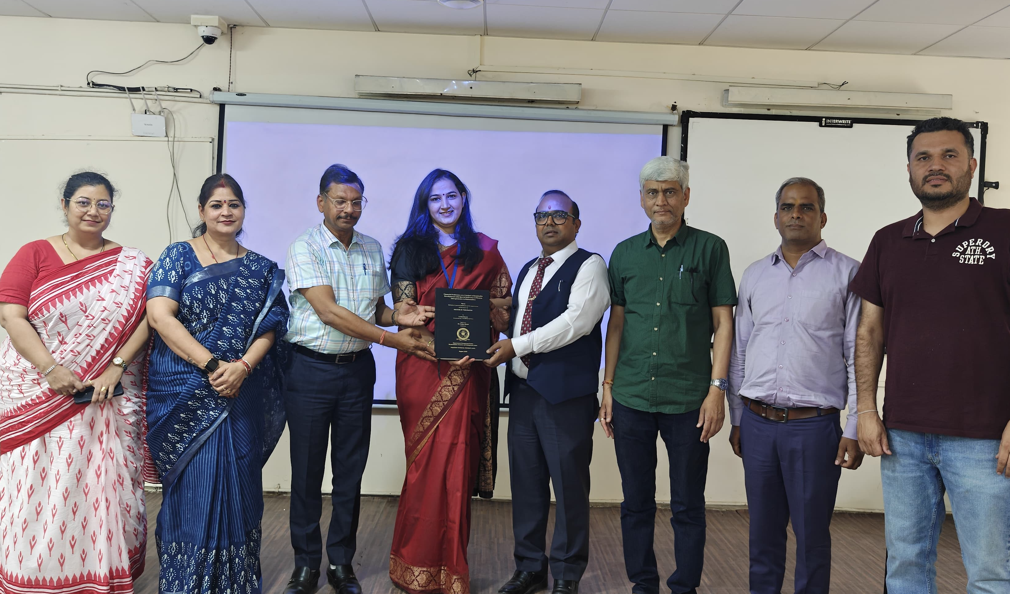 लवीना दासानी को महिला उद्यमिता और सतत विकास पर शोध के लिए पीएचडी की उपाधि