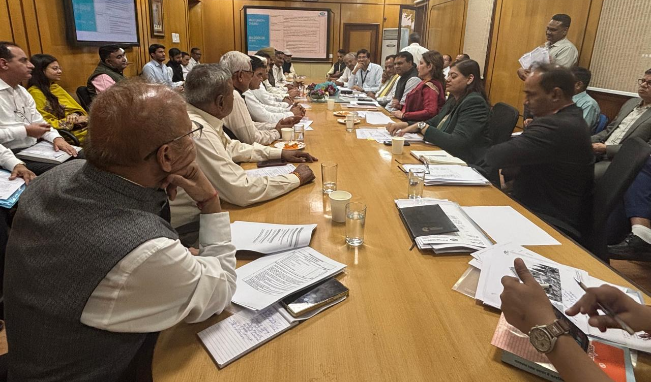 बजट घोषणाओं के क्रियान्वयन पर की विस्तृत समीक्षा
