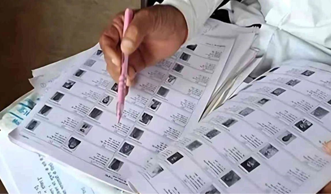 केरल में विशेष गहन पुनरीक्षण के बाद प्रारूपिक मतदाता सूची जारी