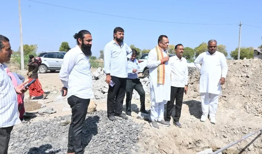 कैबिनेट मंत्री ने किया निर्माणाधीन सड़क का औचक निरीक्षण