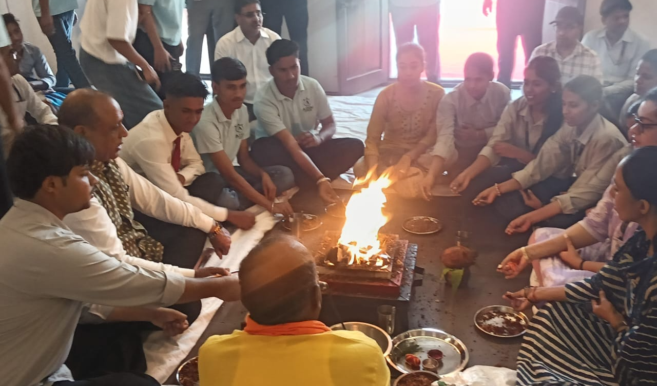 अग्रवाल पीजी कॉलेज में आयोजित किया हवन यज्ञ कार्यक्रम
