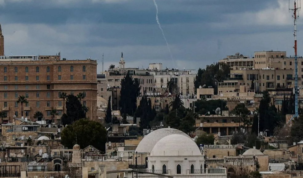 पश्चिम एशिया में बढ़ते तनाव के बीच भारत के प्रमुख हवाई अड्डों से लगभग 180 उड़ानें रद्द, यात्रियों को भारी परेशानी