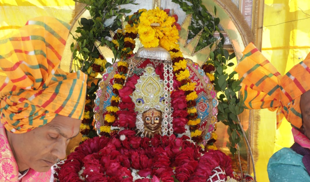 छोटी चौपड़ पर  सूर्य भगवान की रथयात्रा  का किया गया स्वागत