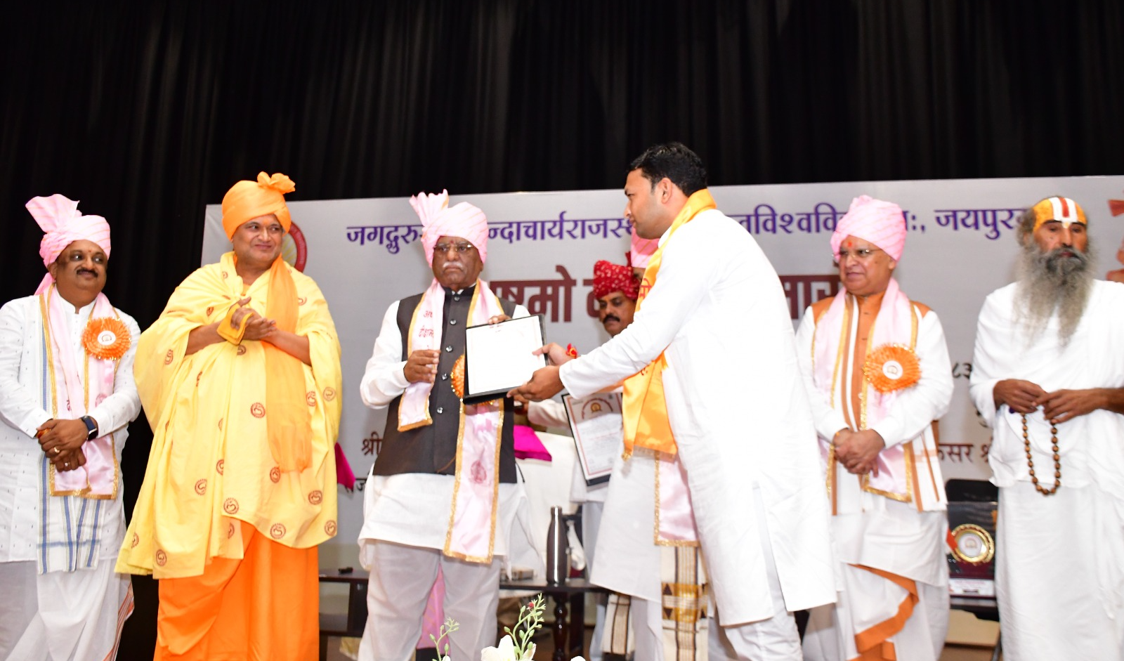 संस्कृत बने आम बोलचाल की भाषा भारतीय ज्ञान परंपरा के संवाहक बनें डिग्रीधारी: राज्यपाल हरिभाऊ बागड़े