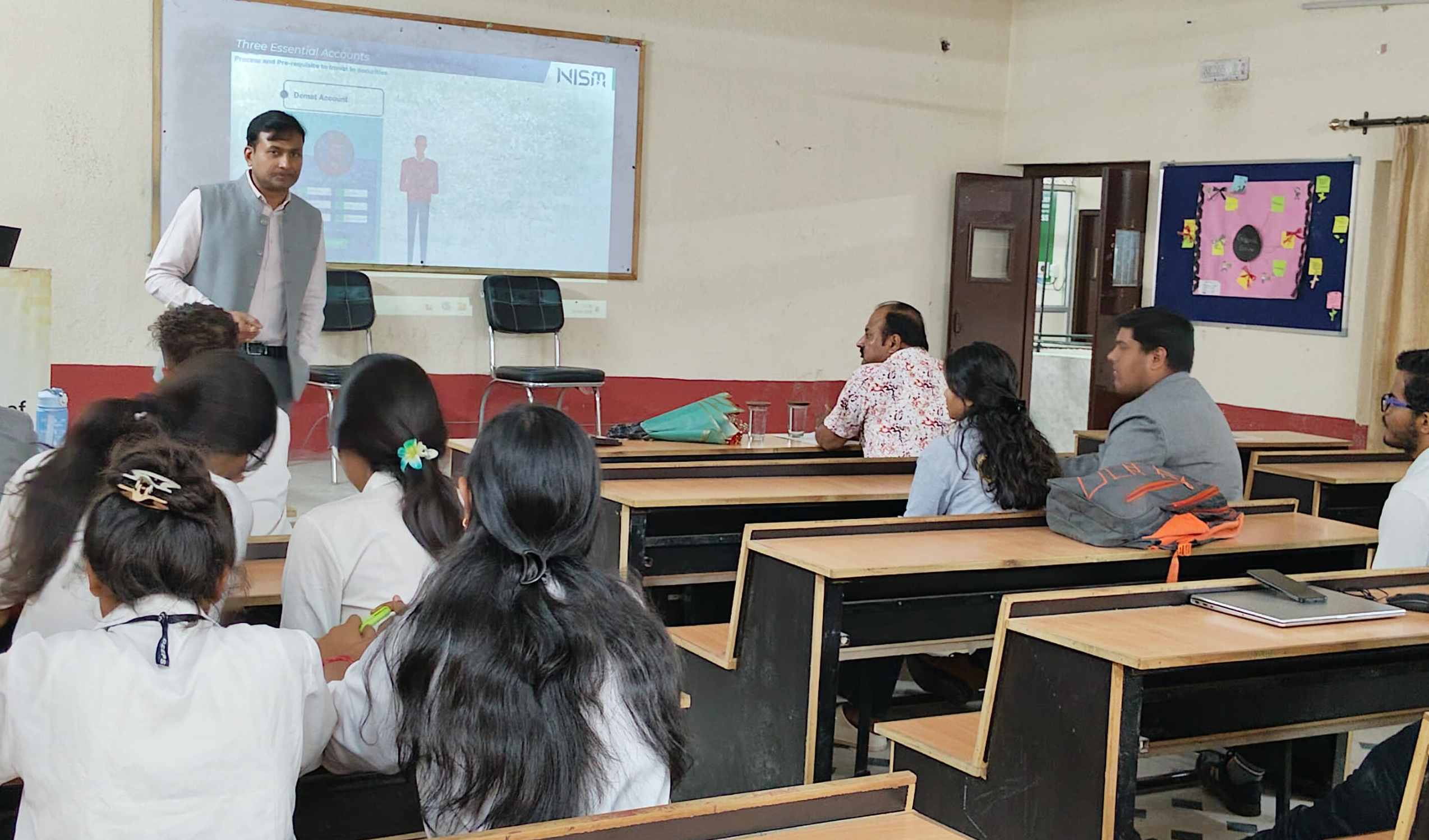 यूनिवर्सिटी ऑफ टेक्नोलॉजी, जयपुर द्वारा दीपशिखा कैंपस में एनआईएसएम सर्टिफिकेशन कार्यशाला आयोजित