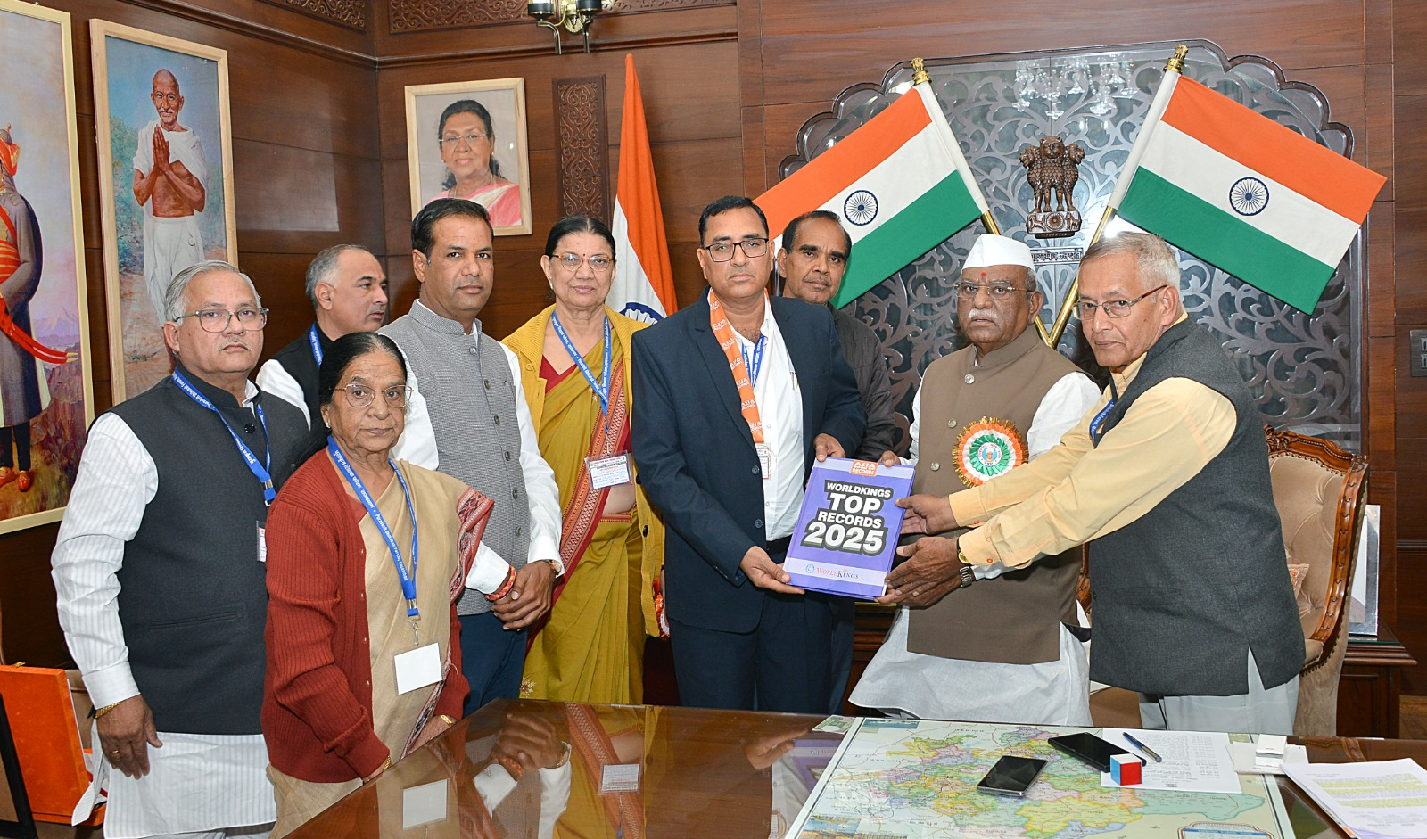 राज्यपाल  हरिभाऊ ने किया  डॉ. केजी जांगिड को सम्मानित संस्कृत वाङ्मय सामान्य ज्ञान प्रतियोगिता में विद्यार्थियों की सर्वाधिक भागीदारी का बना एशिया बुक ऑफ रिकॉर्ड