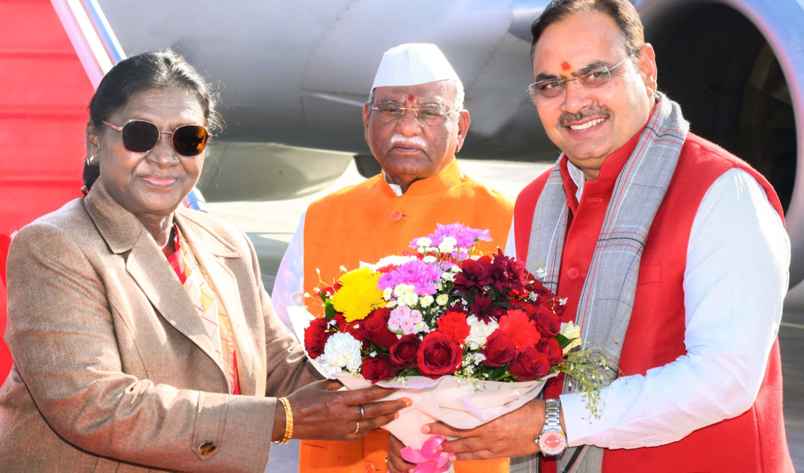 राष्ट्रपति श्रीमती द्रौपदी मुर्मु 1008 कुण्डीय हनुमान महायज्ञ में हुई शामिल