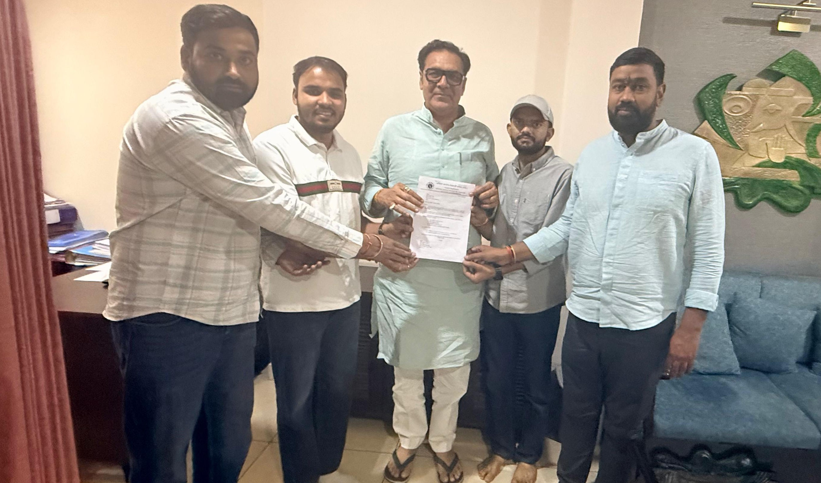 राजस्थान विश्वविद्यालय इकाई के प्रतिनिधि मंडल ने रोस्टर प्रणाली  को पारदर्शिता रखते हुए सभी वर्गों का ध्यान रखा जाए और राजस्थान विश्वविधालय कि विभिन्न समस्याओं को लेकर ABVP ने सिंडिकेट सदस्य कुलदीप धनकड़ जी को सौंपा ज्ञापन
