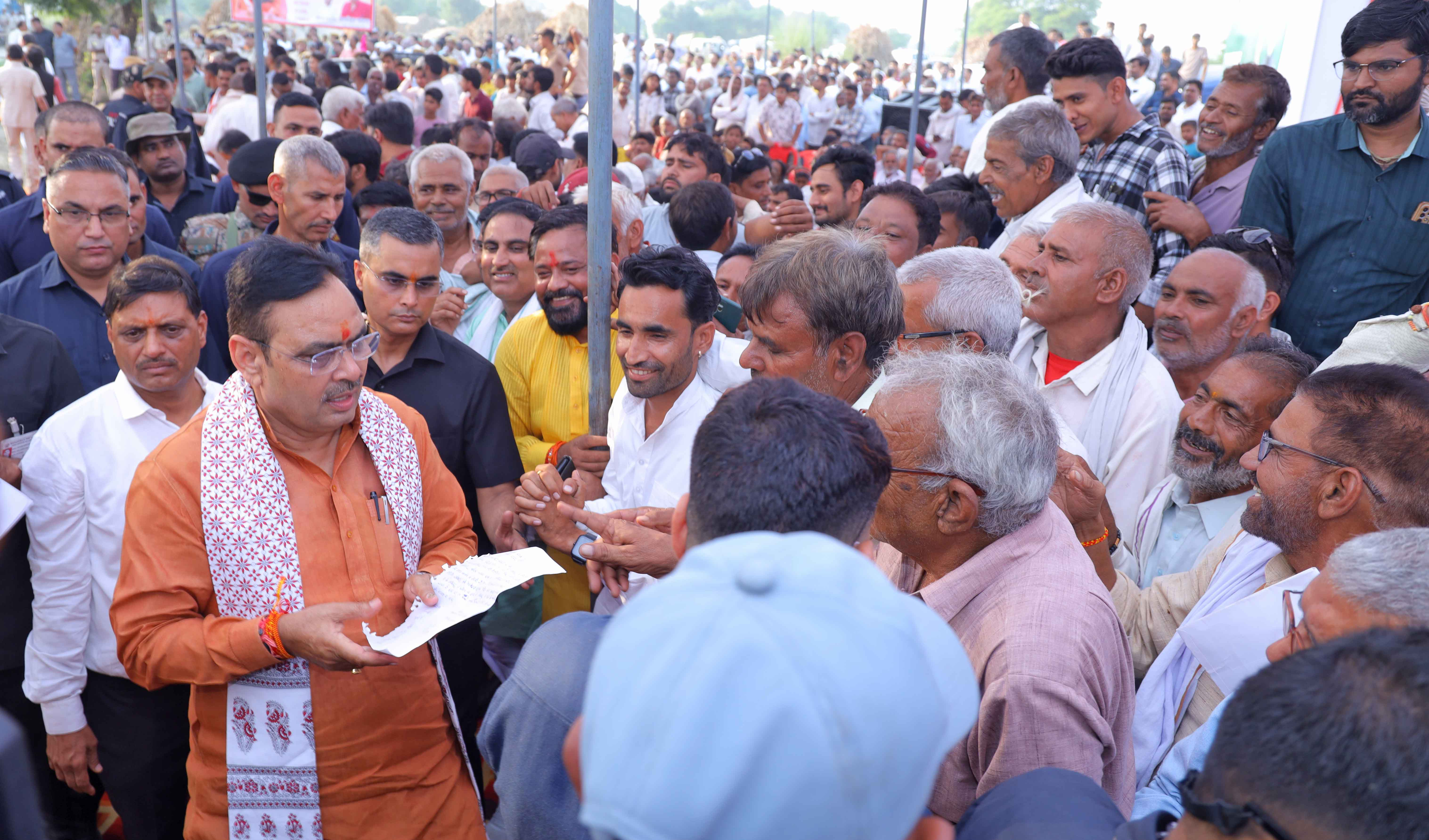 मुख्यमंत्री का भरतपुर दौरा:  CM भजनलाल शर्मा ने पैतृक गांव अटारी में क्षेत्र के किसानों से किया संवाद
