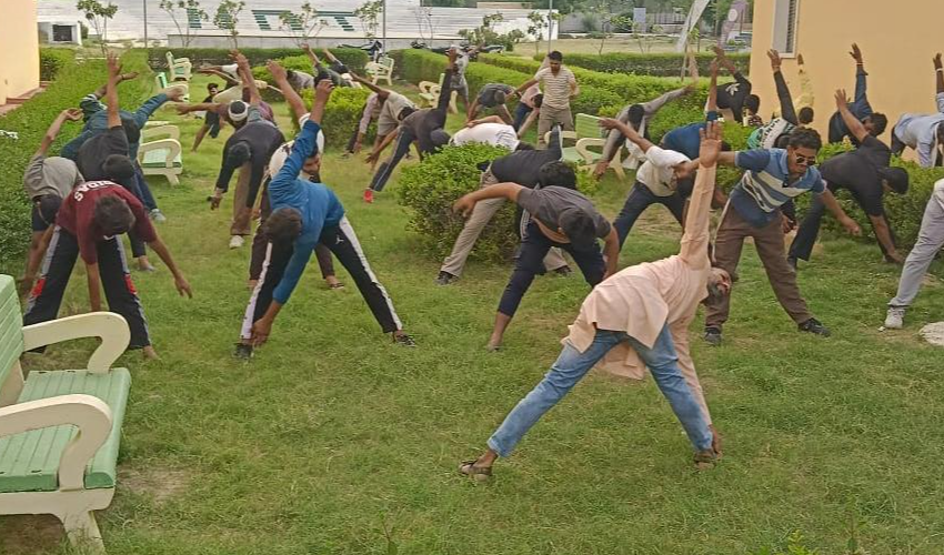 यूनिवर्सिटी ऑफ टेक्नोलॉजी, वाटिका में अंतरराष्ट्रीय योग दिवस पर आयोजित हुआ सात दिवसीय योग एवं प्राणायाम शिविर