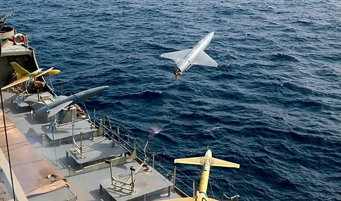 अमेरिका द्वारा ईरानी युद्धपोत डुबाने की घटना से भारत पर बढ़ा कूटनीतिक दबाव, मोदी सरकार की प्रतिक्रिया पर उठे सवाल