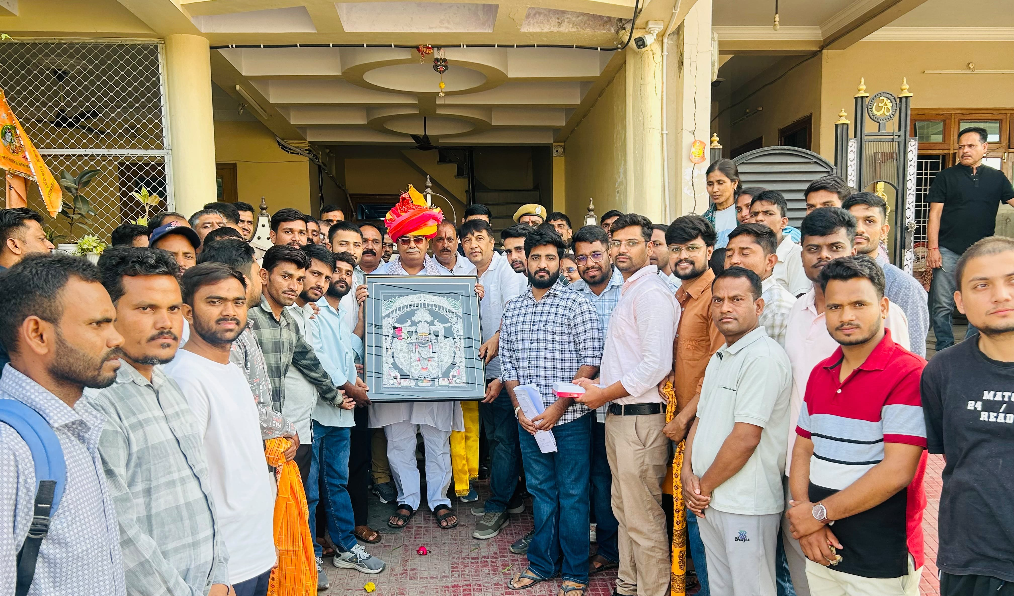 टीएसपी क्षेत्र के शिक्षकों की पुनः नियुक्ति के लिए संगठन ने शिक्षा मंत्री का किया अभिनंदन