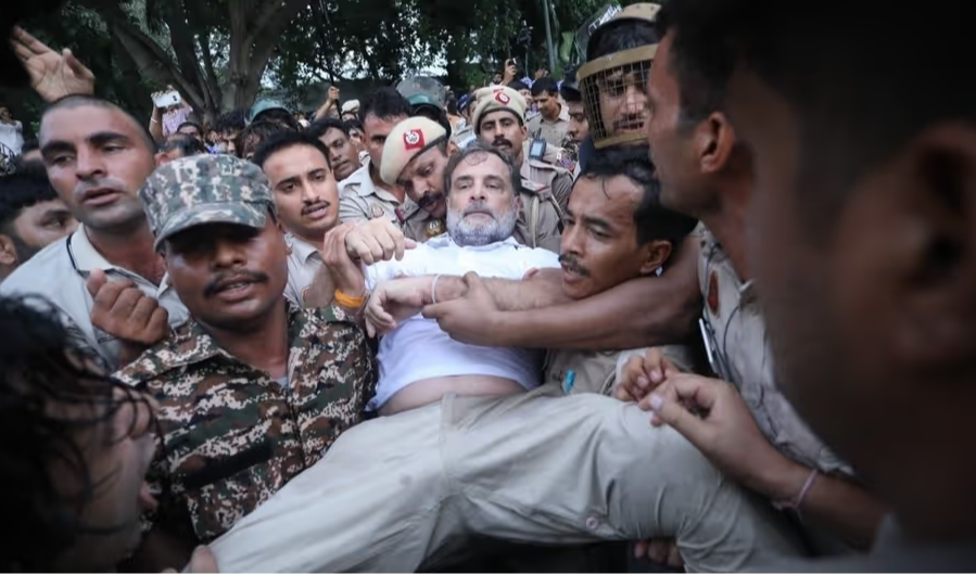राहुल गांधी ने छात्रों के समर्थन में सरकार पर बोला हमला, कहा- "छात्र आतंकवादी नहीं हैं"