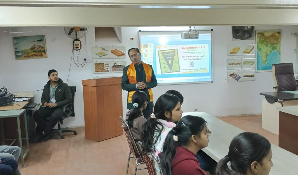 भारतीय संविधान के कला पक्ष पर एक बेहतरीन कार्यक्रम