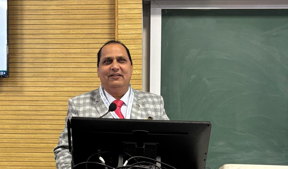 प्रो. जनक सिंह मीणा को राष्ट्रीय सेमिनार में सर्वश्रेष्ठ शोधपत्र का पुरस्कार