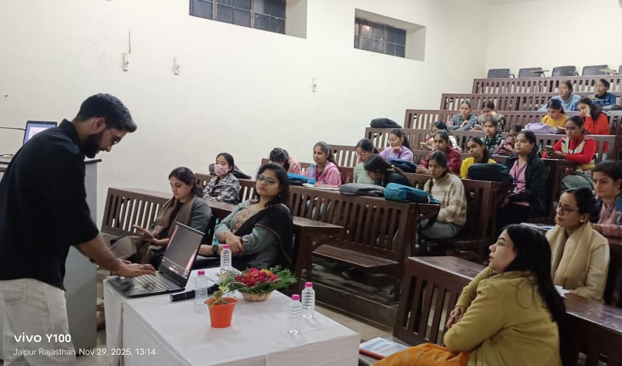 "फोन टू फिल्म: विजुअल क्रिएटिविटी" नामक सत्र का आयोजन