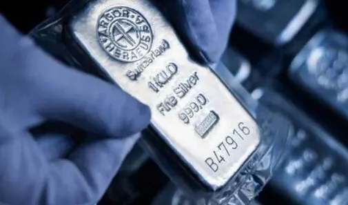 चांदी की कीमतों में ऐतिहासिक उछाल; MCX पर मार्च वायदा 7% तक बढ़ा, सिल्वर ETFs में तेजी