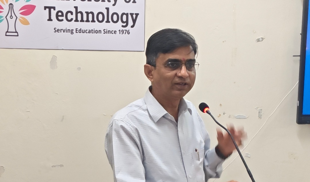 फार्मेसी में कृत्रिम बुद्धिमत्ता (AI) का महत्त्व विषय पर एक दिवसीय संगोष्ठी का आयोजन किया