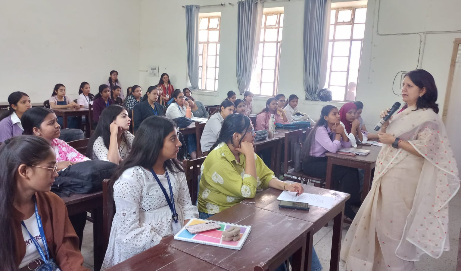 विदेश में अध्ययन“ विषय पर एक सत्र का आयोजन