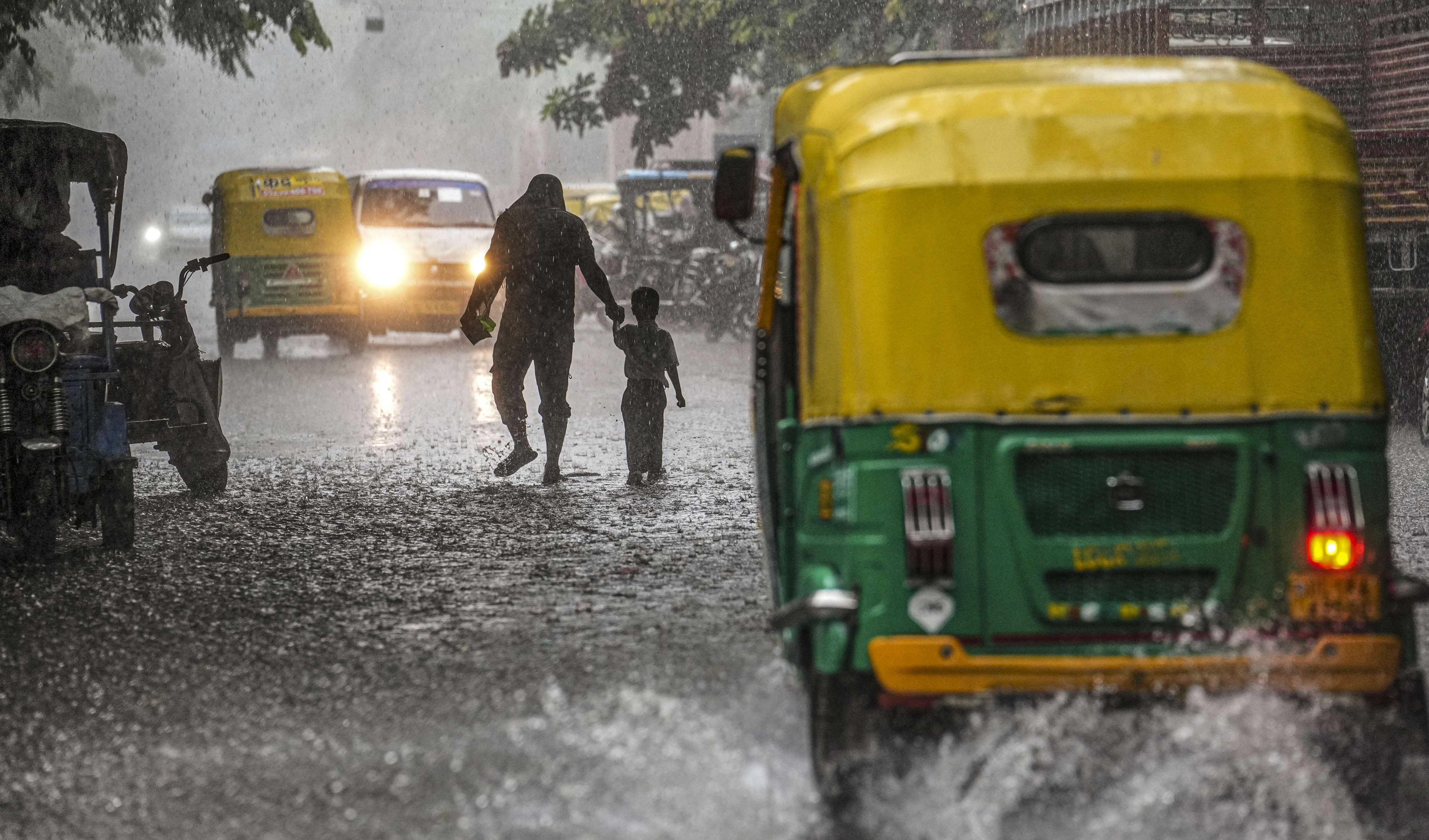 Delhi Gets Relief From Heat as IMD Issues Yellow Alert for Rain and Strong Winds