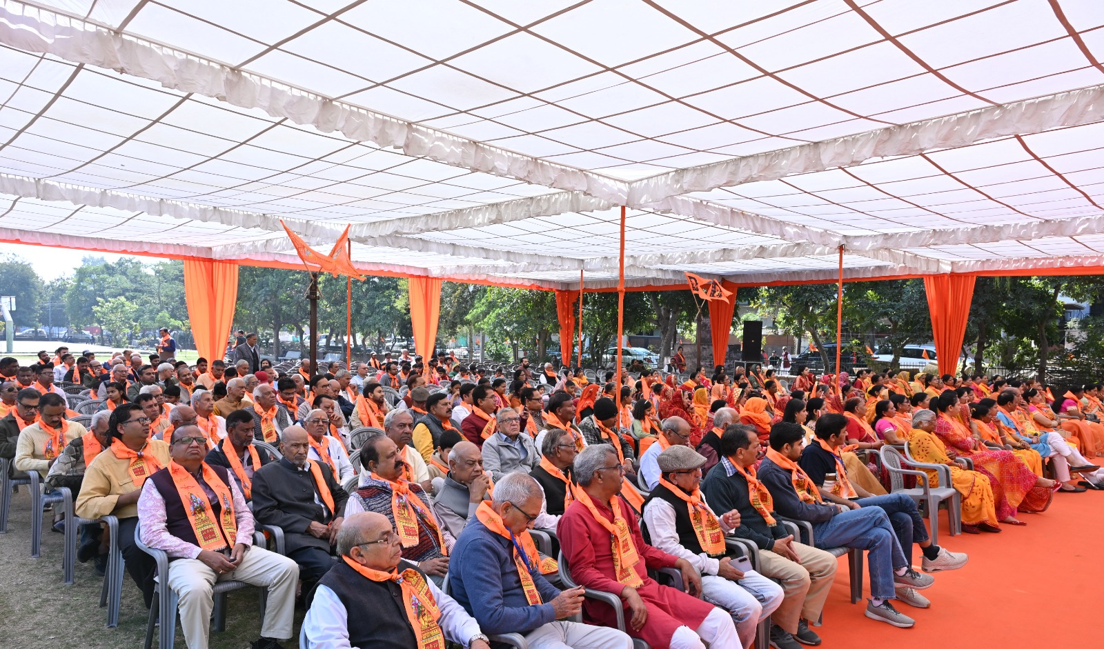 विराट हिन्दू सम्मेलन में पर्यावरण सेवक, गौसेवक व वीर सैनिक परिवार सम्मानित