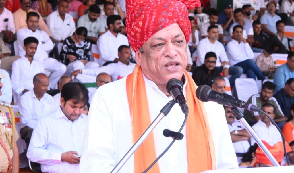 कैबिनेट मंत्री जोराराम कुमावत ने ध्वजारोहण कर 99 प्रतिभाओं को किया सम्मानित