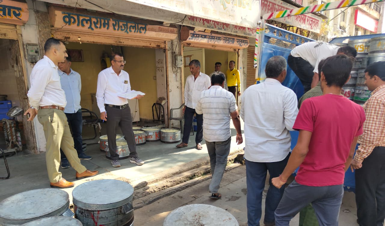 मावा मंडी में 1,380 किलो मिलावटी मावा नष्ट, त्योहारी सीजन में 'शुद्ध आहार – मिलावट पर वार' अभियान के तहत बड़ी कार्रवाई, संदिग्ध मावे की खेप पर त्वरित कार्रवाई, पूरे राज्य में सख्ती के संकेत