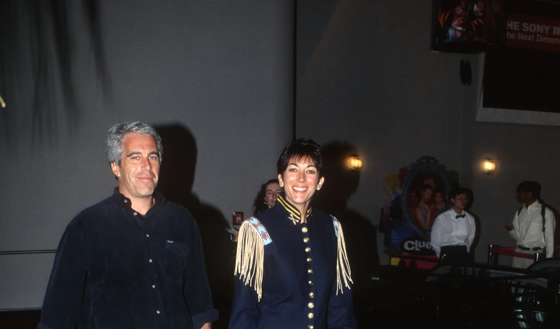 एपस्टीन केस: नए दस्तावेज़ों में नाम और तस्वीरें, लेकिन भारी गोपनीयता बरकरार