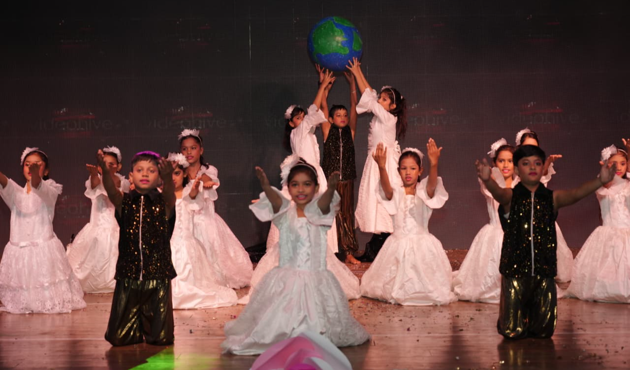 रावत पब्लिक स्कूल प्रताप नगर का वार्षिकोत्सव "इत्र" का भव्य आयोजन