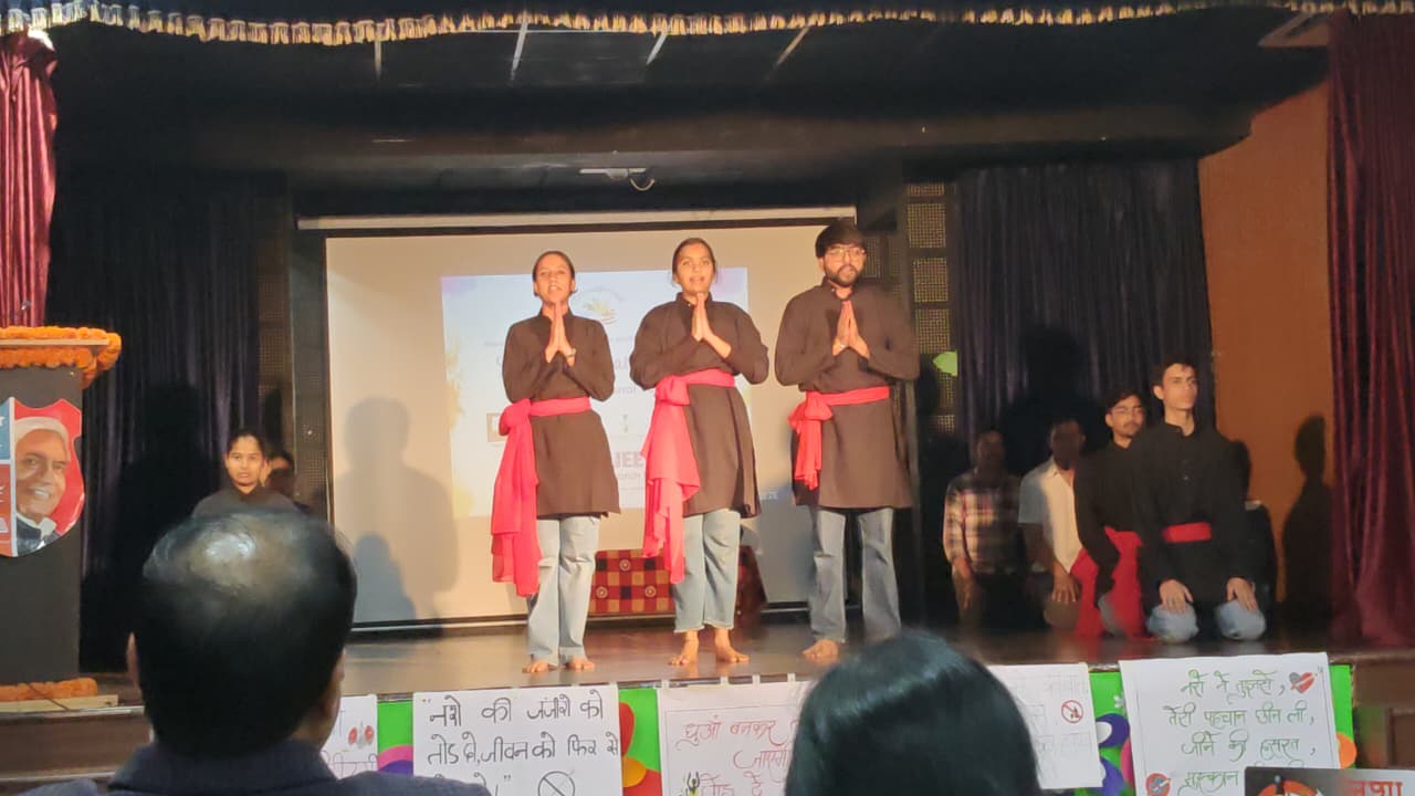 नाटक - तलब (मज़े से मौत का सफर) का मंचन कर नशा मुक्ति का संदेश दिया