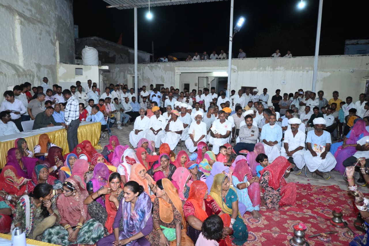 सुमेरपुर विधानसभा क्षेत्र में ग्राम रथ अभियान संध्या चौपाल में पशुपालन मंत्री ने ग्राम—2026 और किसान—पशुपालक कल्याण योजनाओं की जानकारी दी
