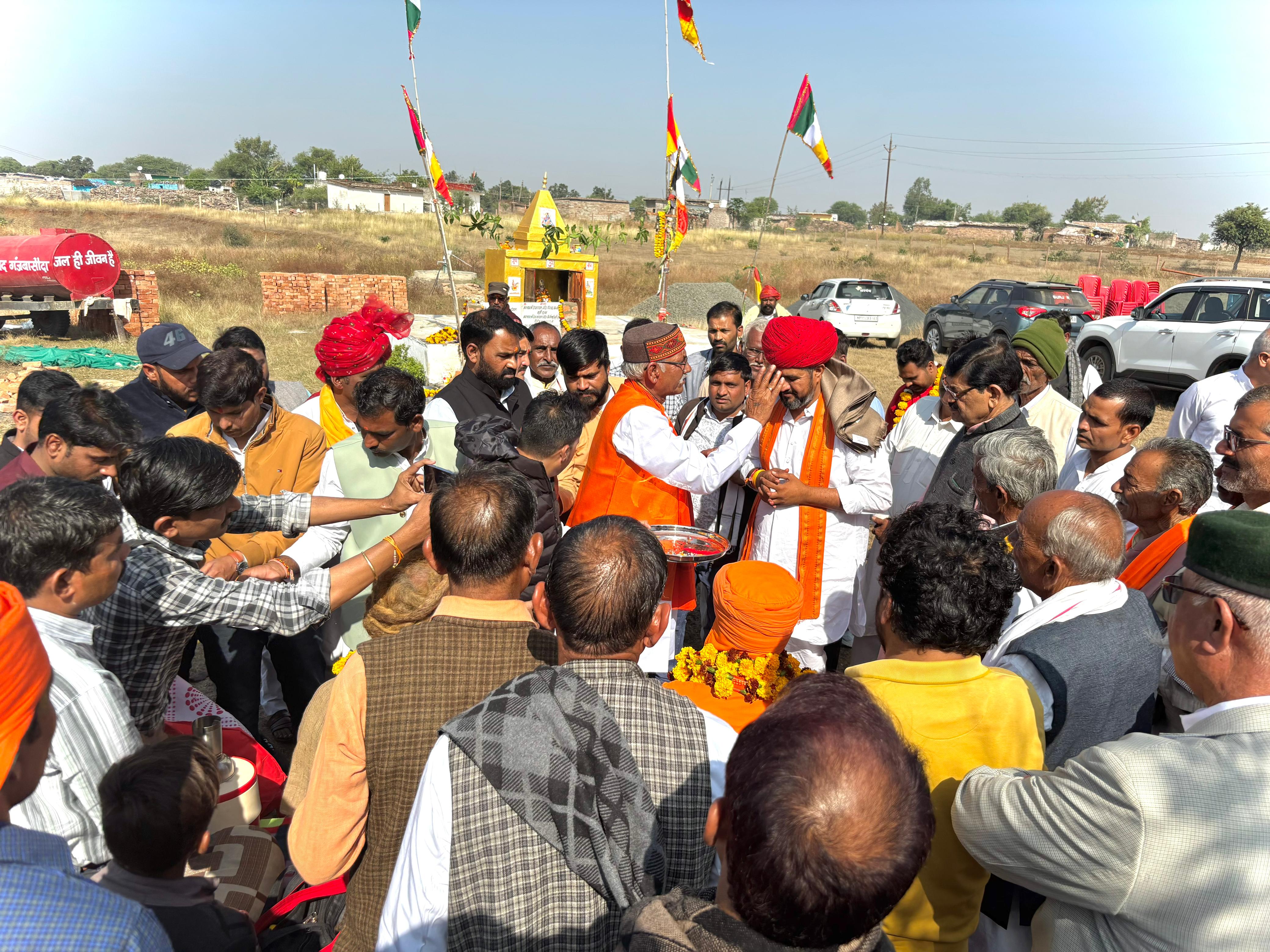 सिरावदा में देवनारायण मंदिर का भूमिपूजन सम्पन्न, मालासेरी डूंगरी के पुजारी हेमराज पोसवाल रहे विशेष अतिथि