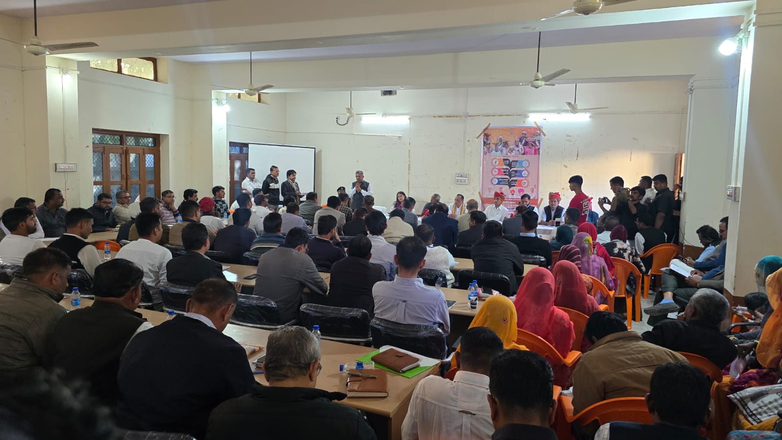 वरिष्ठ नागरिकों की ऊर्जा और उत्साह से गूंजा जवाहर कला केंद्र