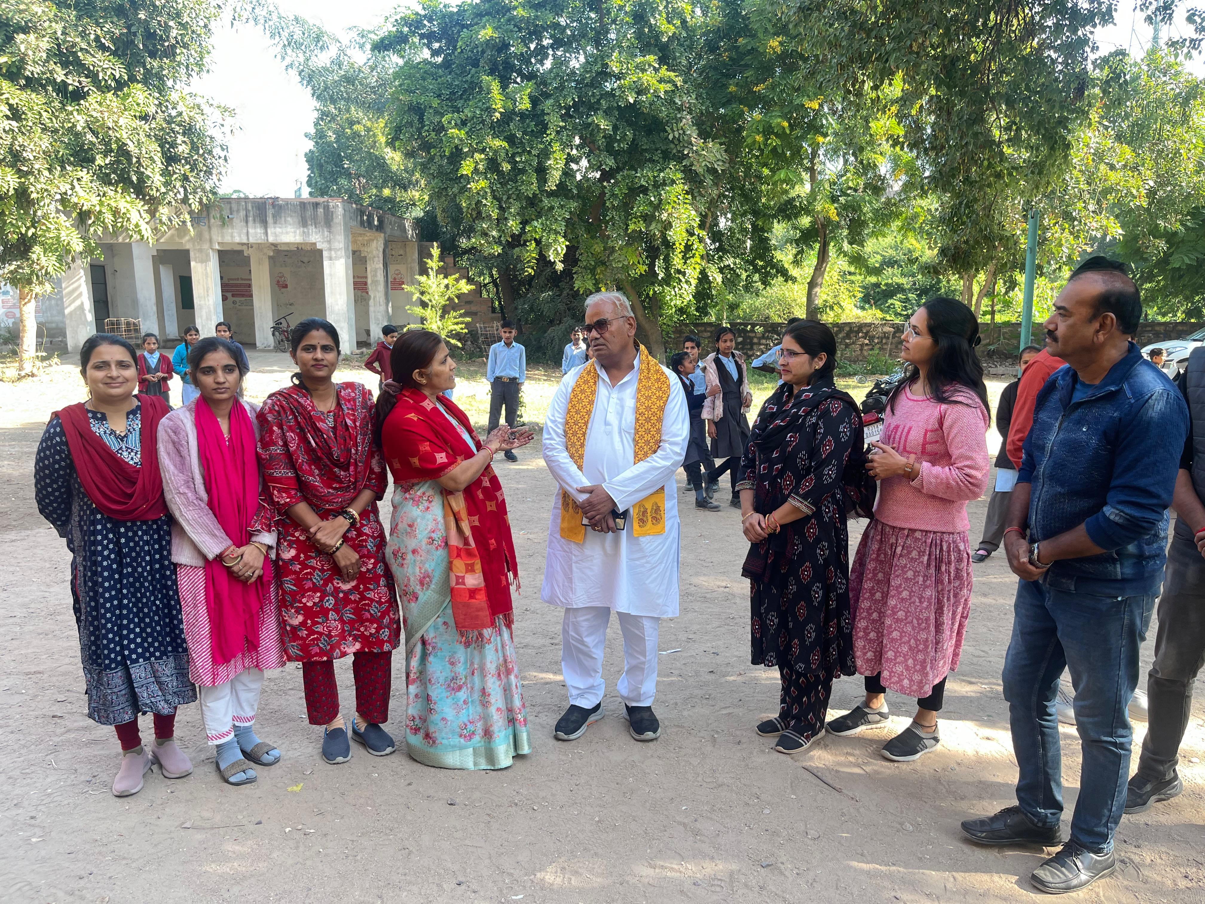 शिक्षा मंत्री का जोधपुर विद्यालयों का औचक निरिक्षण:  प्रार्थना गतिविधियों को देखा, शौचालयो में स्वच्छ्ता नहीं मिलने पर जताई नाराजगी