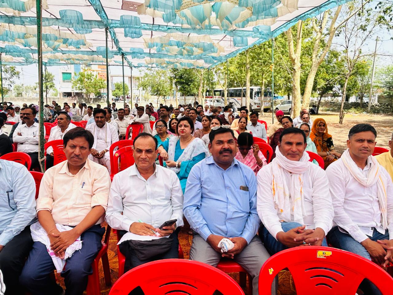 शिक्षक संघ (सियाराम) के बैनर तले हजारों शिक्षकों ने विशाल रैली निकालकर किया आक्रोश व्यक्त