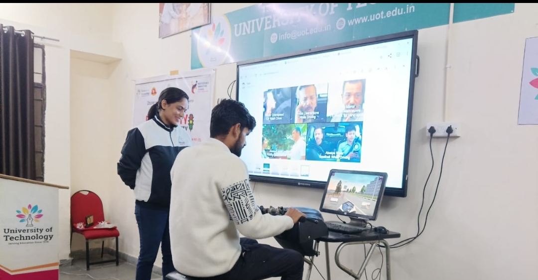 यूनिवर्सिटी ऑफ टेक्नोलॉजी, जयपुर में रोड सेफ्टी जागरूकता कार्यक्रम का सफल आयोजन