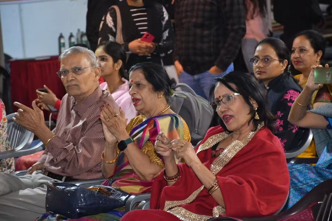 वरिष्ठ नागरिकों की ऊर्जा और उत्साह से गूंजा जवाहर कला केंद्र