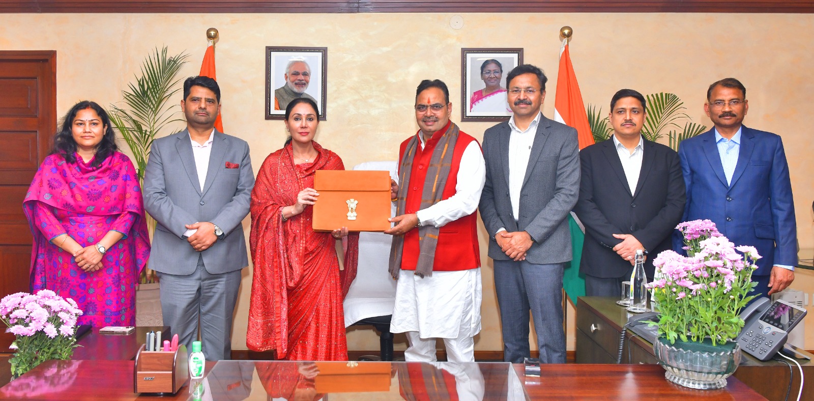 राज्य बजट 2026-27 को अंतिम रूप दिए जाने के पश्चात उप मुख्यमंत्री (वित्त) दिया कुमारी ने मुख्यमंत्री भजनलाल शर्मा से मुलाकात की