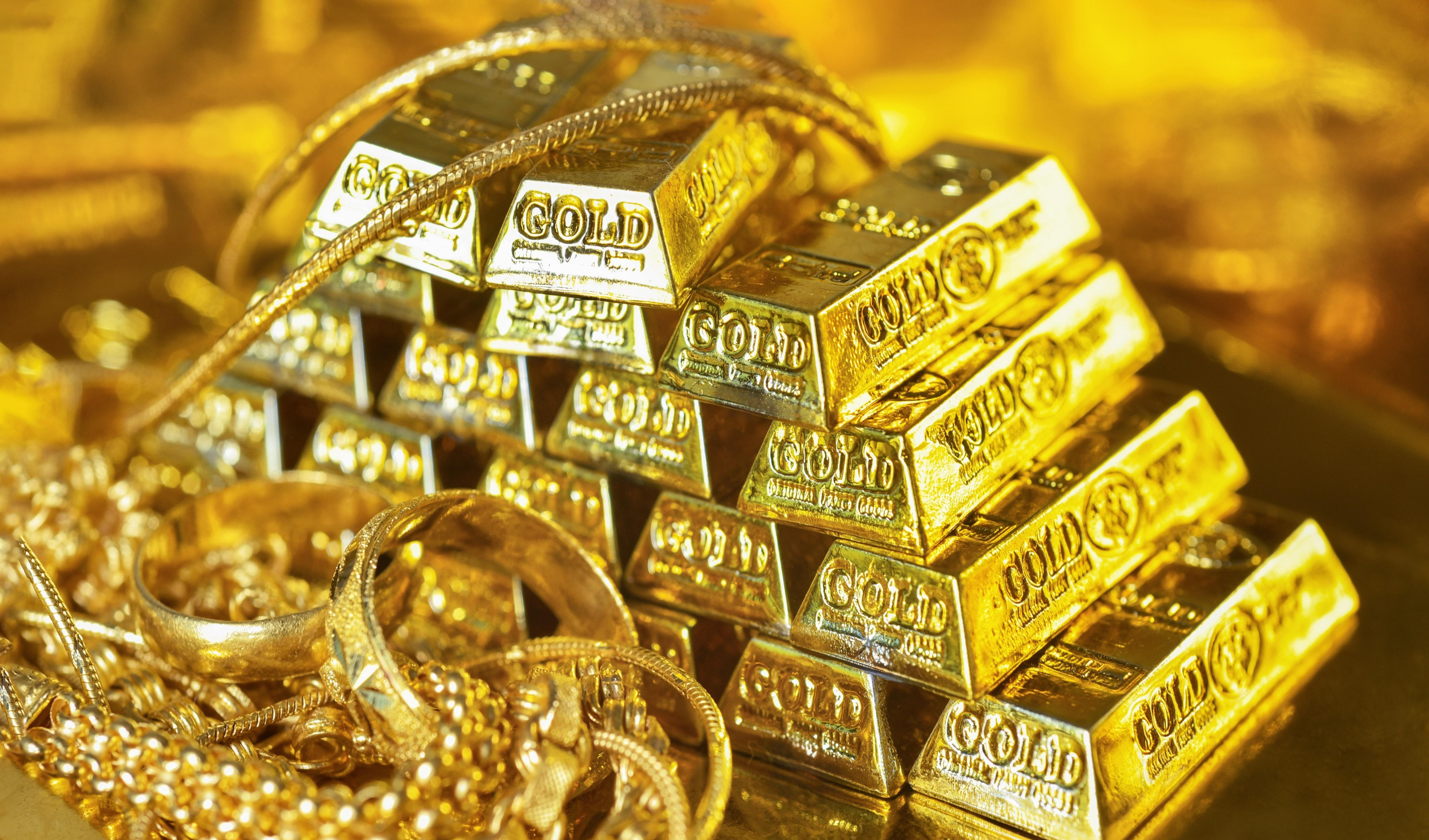 46 साल में सोने का सबसे बड़ा वार्षिक रिटर्न: क्या 2026 में भी चमक जारी रहेगी?