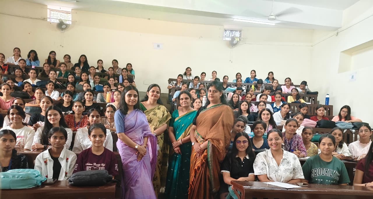 अर्थशास्त्र में सार्वजनिक नीति एवं कॉर्पोरेट रणनीति के क्षेत्र में आधुनिक करियर अवसर” विषय पर एक अतिथि व्याख्यान