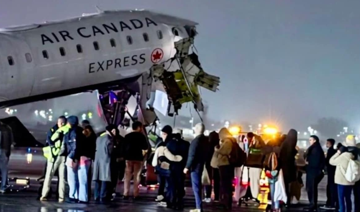 Multiple Injuries Reported After Aircraft and Ground Vehicle Collision at New York’s LaGuardia Airport