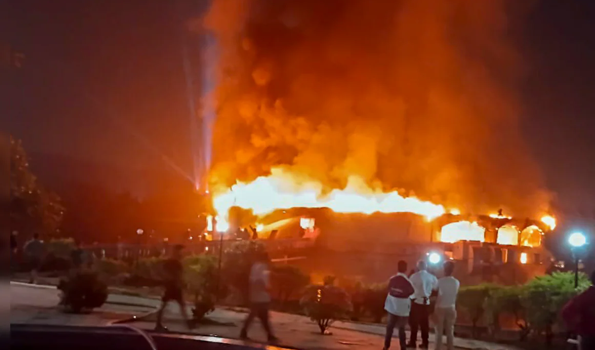 गोवा के Birch by Romeo Lane नाइटक्लब में भीषण आग, 25 लोगों की मौत