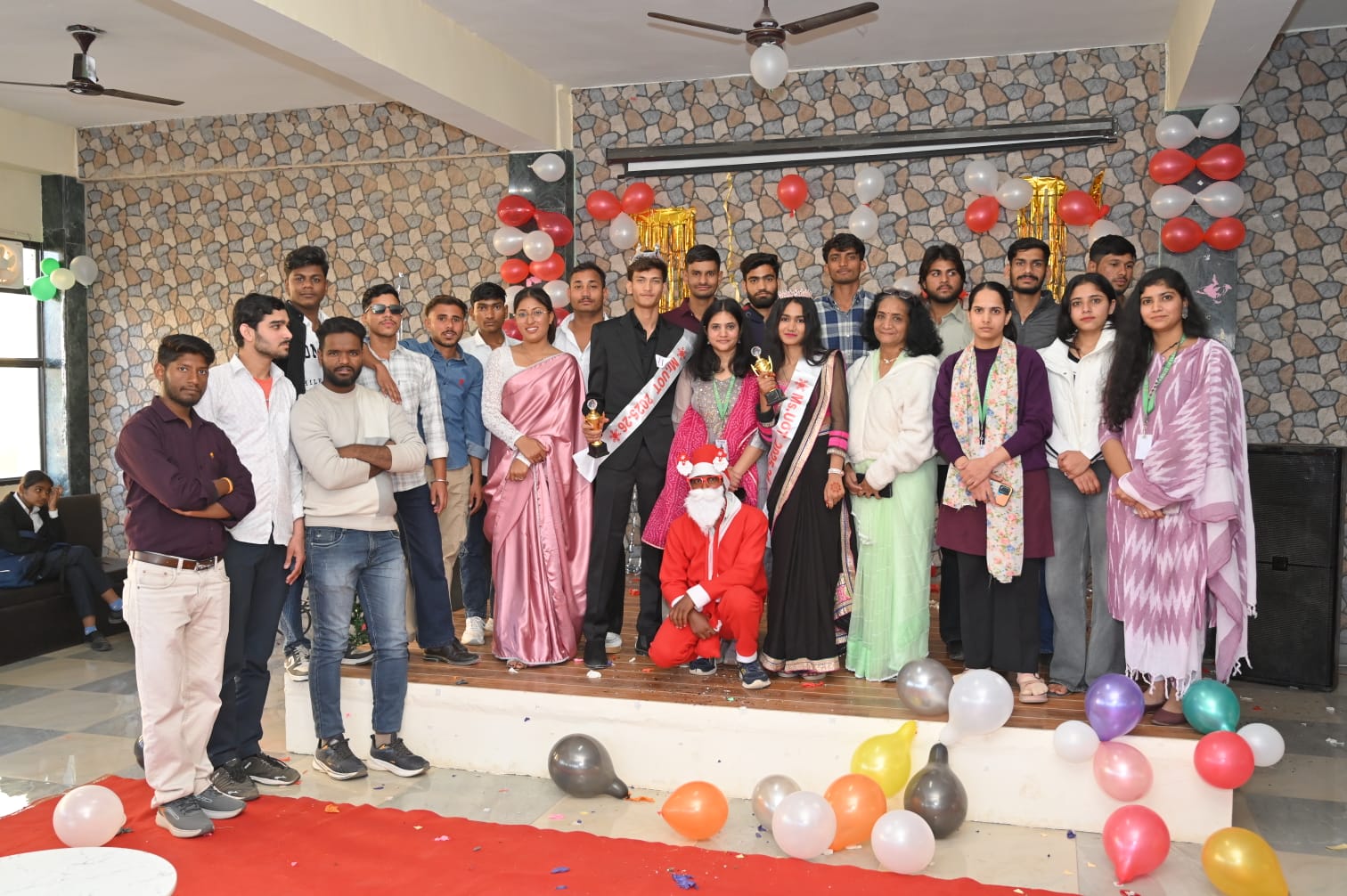 यूनिवर्सिटी ऑफ टेक्नोलॉजी वाटिका जयपुर में “द एक्चुअल वाइब” सांस्कृतिक कार्यक्रम का भव्य आयोजन