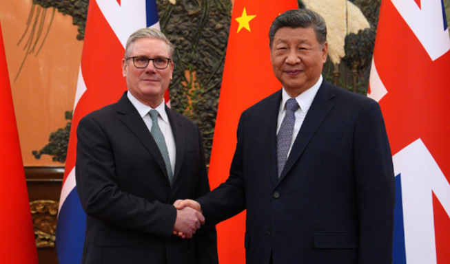 चीन–ब्रिटेन रिश्तों में नई शुरुआत आठ साल बाद बड़े कूटनीतिक संकेत