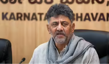 इडली, वड़ा और बढ़ती बेचैनी: सिद्धारमैया–DK शिवकुमार बैठक में मुस्कानें, लेकिन हल नहीं