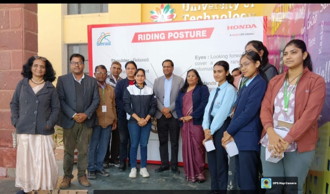 यूनिवर्सिटी ऑफ टेक्नोलॉजी, जयपुर में रोड सेफ्टी जागरूकता कार्यक्रम का सफल आयोजन