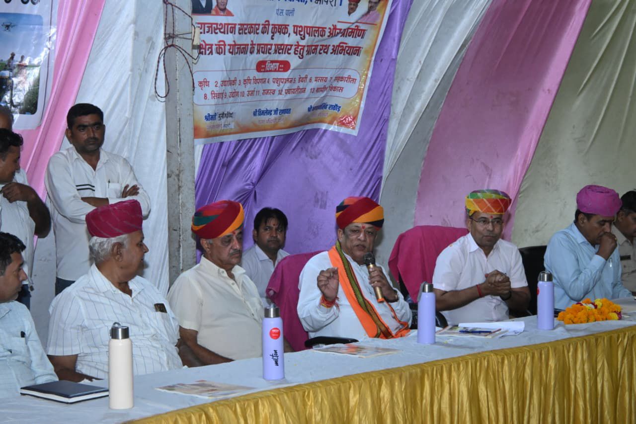 सुमेरपुर विधानसभा क्षेत्र में ग्राम रथ अभियान संध्या चौपाल में पशुपालन मंत्री ने ग्राम—2026 और किसान—पशुपालक कल्याण योजनाओं की जानकारी दी