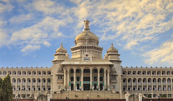 बेंगलुरु के अनेकल में दिखा गौर अब तमिलनाडु पहुंचा, स्थानीय लोगों ने ली राहत की सांस