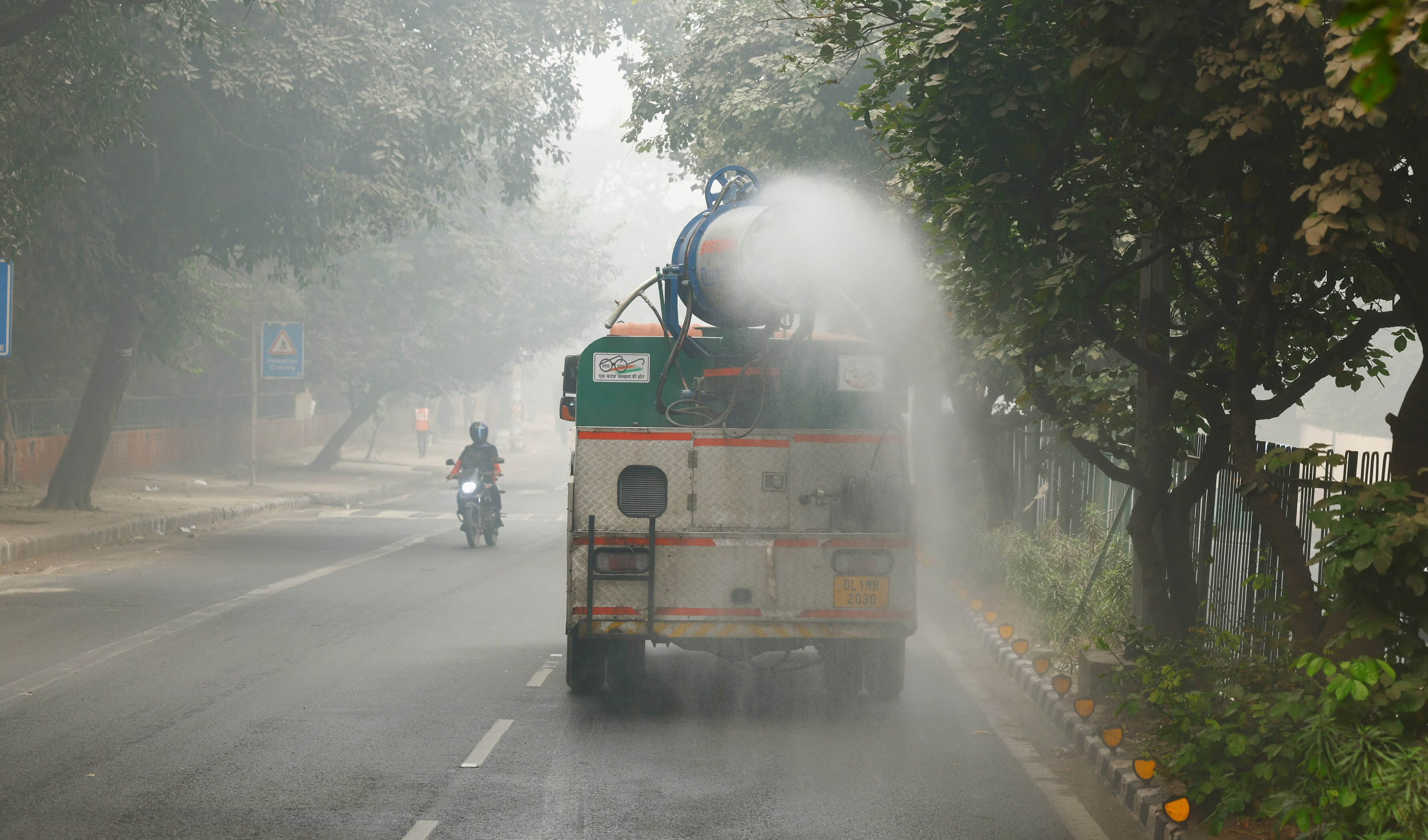 Delhi Air Quality Deteriorates, AQI Reaches Severe Levels.