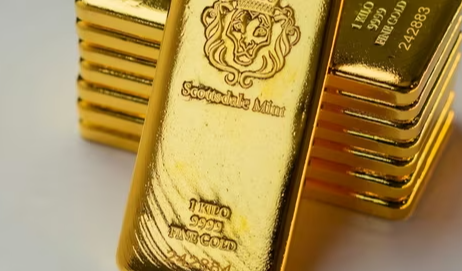 सोना-चांदी के दाम आज: डॉलर से निवेशकों की दूरी से सोने में तेजी जारी, चांदी 8% उछली